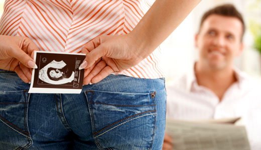 Mit einem positiven Schwangerschaftstest kommt die Frage, wie sage ich es meinem Mann?