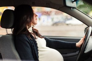 Sicher Autofahren in der Schwangerschaft