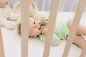 Wenn das Baby zahnt: Wie Sie Zahnen erkennen und Schmerzen lindern