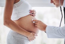 Bei Blutungen während der Schwangerschaft besser zum Arzt