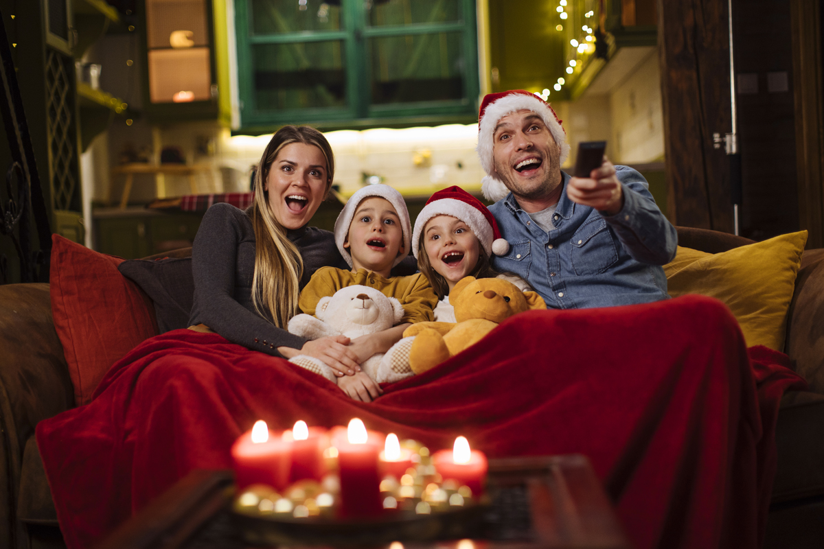 Eine Familie schaut Weihnachtsfilme!