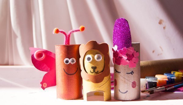 Des animaux colorés fabriqués à partir de rouleaux de papier toilette