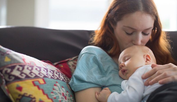 Na Suíça existe protecção à maternidade para mulheres grávidas e jovens mães.