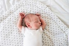 Schlafpositionen bei Babys: Auf dem Bauch schläft der plötzliche Kindstod mit