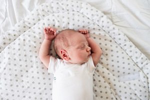 Schlafpositionen bei Babys: Auf dem Bauch schläft der plötzliche Kindstod mit