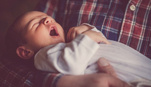 Wie sich das Schlafverhalten im ersten Lebensjahr eines Babys entwickelt.