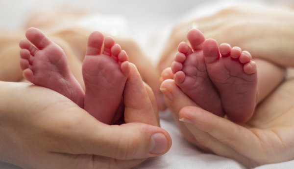 Être enceinte de jumeaux: Double joie, double incertitude ?