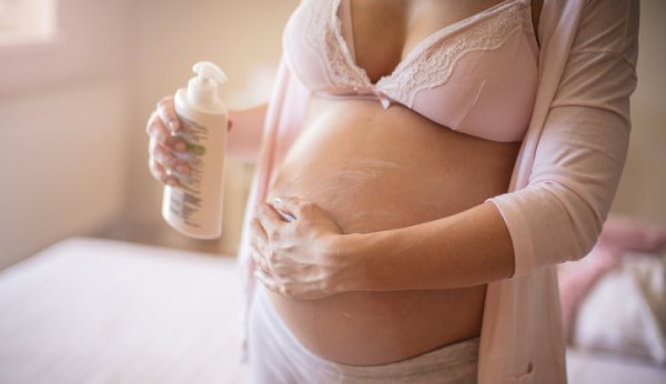 Schwangerschaftsstreifen lassen sich mit Creme vorbeugen aber nicht gänzlich verhindern.