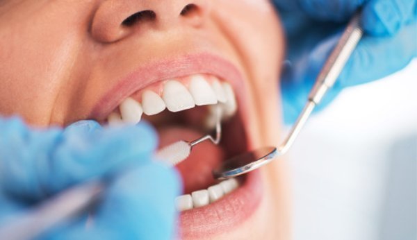 In der 9. SSW ist gute Zahnpflege besonders wichtig.