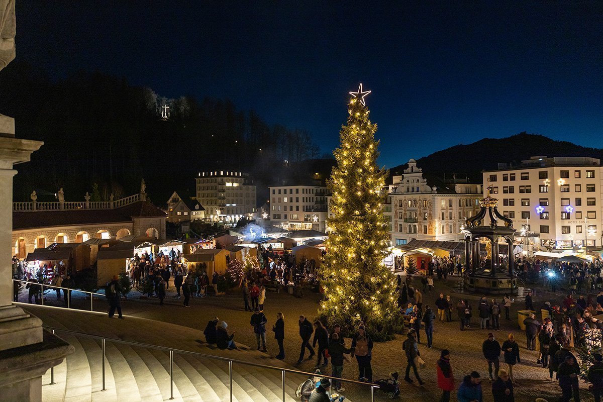 Der Weihnachtsmarkt vor dem Kloster Einsiedeln.