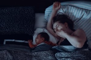 Wann dein Baby endlich durchschläft und wieso Schlaftrainings nichts bringen