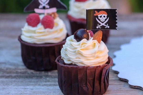 Cupcakes eignen sich besonders für kleiner Piratinnen und Piraten.