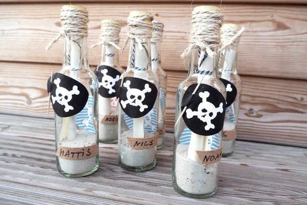 Quelle meilleure façon d'être invité à une fête de pirates que par un message dans une bouteille ?