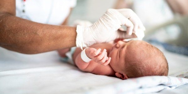 Bei der Vaginalen Impfung werden Baby mit dem Scheidensekret der Mama in Kontakt gebracht. 