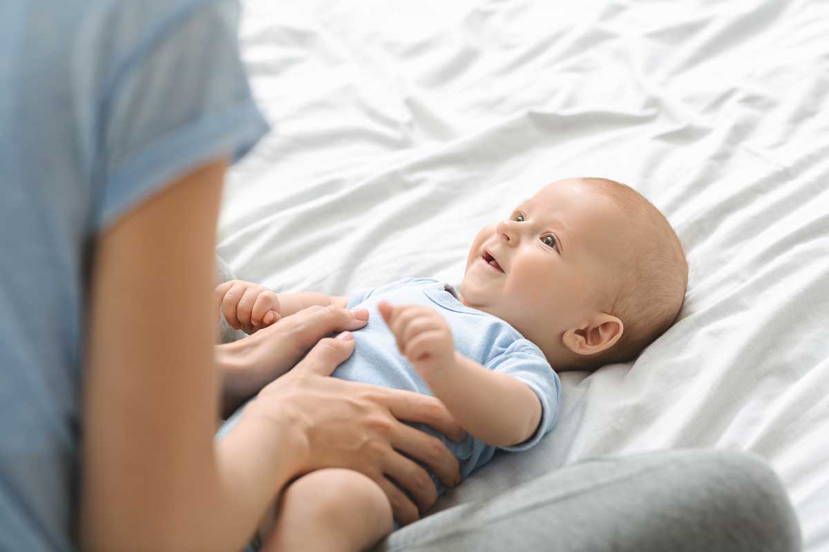Verwöhne dein Baby mit einer Massage