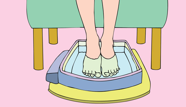 Un bain de pieds froid peut aider à soulager les pieds chauds pendant la grossesse.