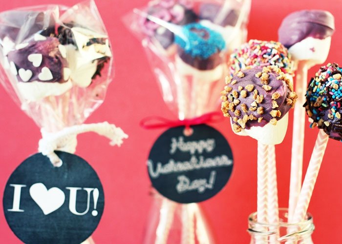 Valentinstag Geschenke selber machen: Marshmallow Pops