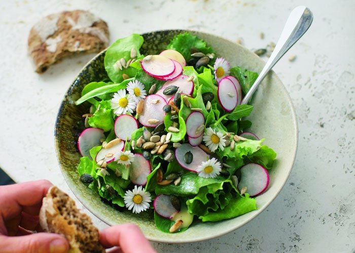 Salat Rezepte: Knusper-Salat mit Blümchen