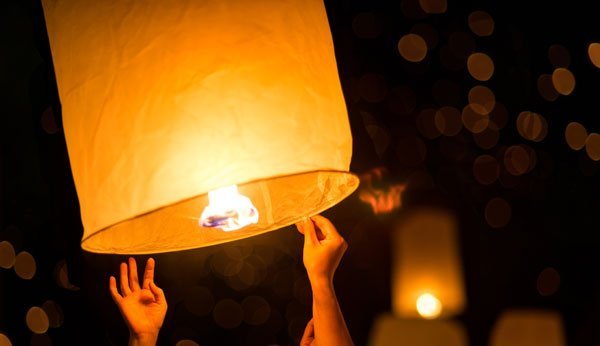 Envoyez vos vœux avec des lanternes célestes.