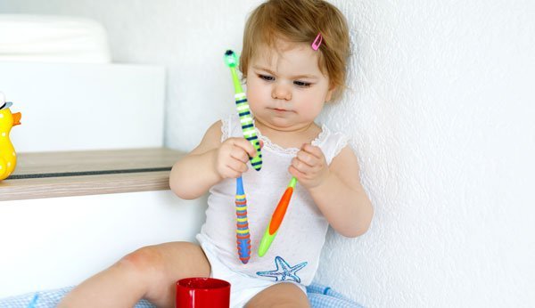 Kinderzahnarzt Dr. Zedler erklärt, wie Kinder mehr Spass am Zähneputzen haben