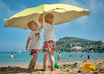 Wissenstest: Wie gut kennst du dich mit Sonnenschutz bei Kindern aus?