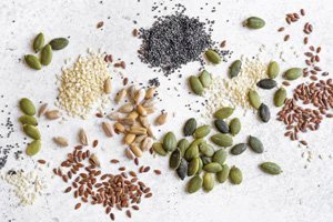 Seed Cycling: Wie Samen und Kerne die Hormone natürlich regulieren sollen