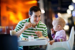 Un restaurant pour les familles doit être adapté aux enfants. 