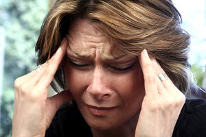 Kopfschmerzen können ein Symptom von Stress und Burnout sein.
