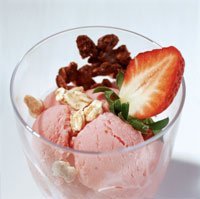 Rezept Erdbeer-Glace mit Schokoladen-Haferflocken