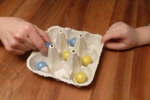 Drei gewinnt im Eierkarton: So basteln Sie das Tischspiel für Kids