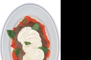 Rezept: Siedfleisch mit Tomatensosse und Mozzarella