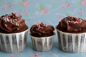 Schoko Cupcake und Krümelmonster: verrückte Kinderparty-Cupcakes