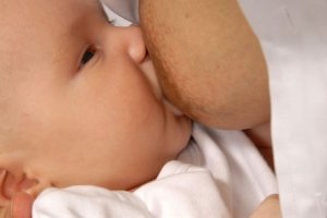 Ihr Baby, 5 Wochen alt: Was tun, wenn das Stillen nicht klappt?