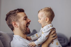 Vaterschaftsurlaub 2023: Alle Fakten zum Anspruch
